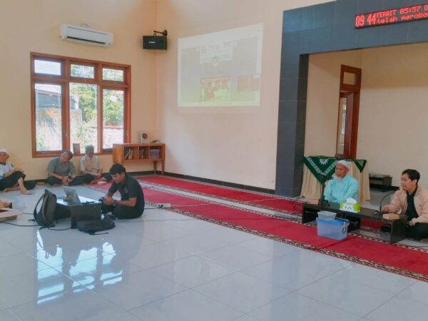 Mahasiswa KKN DR 02 UNUGHA Gelar Sosialisasi Edukasi Bahaya Narkoba dan Tanggap Ular di Masjid Fathurrahman Jeruklegi Cilacap