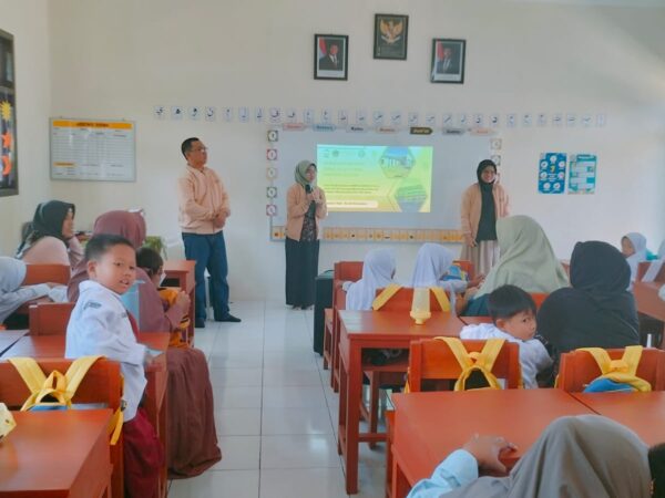 Kolaborasi dengan BMKG, Mahasiswa KKN Unugha Cilacap Sosialisasikan Edukasi Mitigasi Bencana ke Sekolah