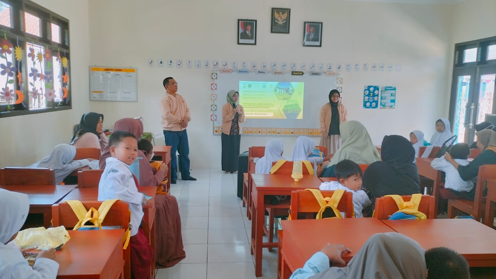 Kolaborasi dengan BMKG, Mahasiswa KKN Unugha Cilacap Sosialisasikan Edukasi Mitigasi Bencana ke Sekolah